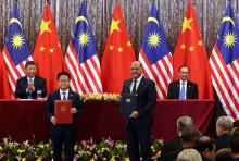 PUTRAJAYA, April 16 -- Prime Minister Datuk Seri Anwar Ibrahim (right) and Chinese President Xi Jinping (left) witness the Exchange of Memorandum of Understanding between Malaysia’s Ministry of Digital and China’s National Development and Reform Commission (NDRC), represented by Malaysia’s Minister of Digital, Gobind Singh Deo (second, right), and NDRC Chairman Zheng Shanjie (second, left), at the Seri Perdana Complex, today.  --fotoBERNAMA (2025) COPYRIGHT RESERVED