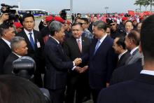 SEPANG, April 17 -- Chinese President Xi Jinping shakes hands with Foreign Minister Datuk Seri Mohamad Hasan, who was present to bid farewell to the Chinese delegation following the conclusion of a three-day state visit to Malaysia today.  The Air China aircraft carrying Xi and his delegation took off from the Kuala Lumpur International Airport here at 10.04 am.  --fotoBERNAMA (2025) COPYRIGHT RESERVED