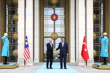 ANKARA, April 22 -- Malaysian Deputy Prime Minister Fadillah Yusof (left) paid a courtesy call on Türkiye’s Vice President, Cevdet Yilmaz (right), at the Presidential Complex here on Tuesday.-- fotoBERNAMA (2025)
