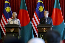 PUTRAJAYA, Aug 12 — Prime Minister Datuk Seri Anwar Ibrahim and Bangladesh’s Chief Adviser, Prof Dr Muhammad Yunus, deliver a joint statement at the Perdana Putra Building today.  -- fotoBERNAMA (2025) COPYRIGHT RESERVED