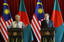 PUTRAJAYA, Aug 12 — Prime Minister Datuk Seri Anwar Ibrahim and Bangladesh’s Chief Adviser, Prof Dr Muhammad Yunus, deliver a joint statement at the Perdana Putra Building today.  -- fotoBERNAMA (2025) COPYRIGHT RESERVED