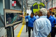 KLANG, Sept 11 -- KTMB Group Chief Technical Officer and Acting Group Chief Executive Officer Ahmad Nizam Mohamed Amin explains the country’s railway route map to ASEAN railway chiefs during a special visit highlighting the capability of a local company in producing its own locomotives and wagons, held in conjunction with the 45th ASEAN Railways CEOs Conference (ARCEO 2025) in Kuala Lumpur.  --fotoBERNAMA (2025) COPYRIGHT RESERVED