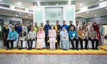 IPOH, Sept 20 -- Perak Raja Permaisuri Tuanku Zara Salim (front, fifth from left) poses for a photograph during the Handover Ceremony of Medical Equipment Contribution from MERCY Malaysia to the Neurosurgical Critical Care Unit of Raja Permaisuri Bainun Hospital (HRPB) at the Women, Children and Cardiology Complex, HRPB