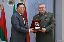 Indonesian Defense Minister Sjafrie Sjamsoeddin (left) meets with Chief of the General Staff and First Deputy Minister of Defense of the Republic of Belarus, Major General Pavel Nikolaevich Muraveyko in Belarus, on July 28, 2025.