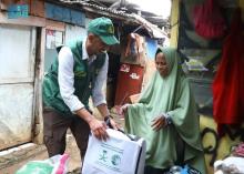 KSrelief Distributes 1,100 Food Baskets