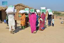 KSrelief Distributes 2,128 Food Baskets in Pakistan