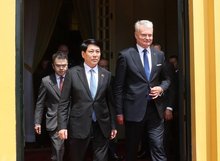 State President Luong Cuong (L) and his Lithuanian counterpart Gitanas Nauseda (Photo: VNA)