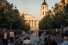 Many Vietnamese people in Lithuania do business in shopping centres in Vilnius capital city. (Photo: VNA)
