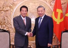 Party General Secretary To Lam (right) receives former Special Ambassador for Vietnam-Japan Sugi Ryotaro on March 20. (Photo: VNA)