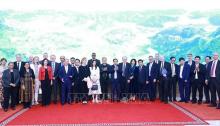 PM Pham Minh Chinh and winners of 2024 VinFuture Prize (Photo: VNA)