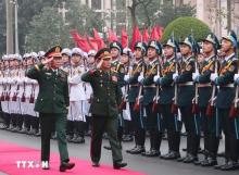 General Nguyen Tan Cuong (left), Chief of the General Staff of the Vietnam People’s Army, and Lieutenant General Saichay Kommasith, Deputy Minister of National Defence and Chief of General Staff of the Lao People's Army, review the Guard of Honor of the Vietnam People's Army at the welcome ceremony for the Lao official in Hanoi on March 5. (Photo: VNA)