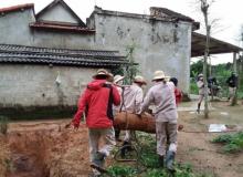 The MAG Bomb and Mine Clearance Team successfully discovers and disposes of an unexploded bomb weighing nearly 230kg in a resident's garden in Nguyen Son village of Cu Nam commune, Quang Binh province, in April 2024. Vietnam aims to have no casualties from bombs, mines, and explosives by 2025. (Photo: VNA)