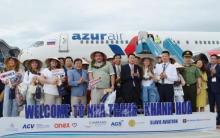 On March 17, 2025, flight ZF2577 operated by Azur Air LLC, departed from Irkutsk International Airport, Russia, and landed at Cam Ranh International Airport in Khanh Hoa province with 231 Russian tourists. (Photo: VNA)