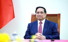 Vietnamese Prime Minister Pham Minh Chinh at the phone talks with his Singaporean counterpart Lawrence Wong on December 18. (Photo: VNA)