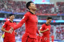 Son Heung-min of South Korea (C) celebrates after scoring against Jordan during the teams' Group E match at the Asian Football Confederation Asian Cup at Al Thumama Stadium in Doha on Jan. 20, 2024. (Yonhap)