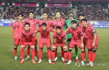 Members of the South Korean starting lineup pose for photos before taking on Jordan in their Group B match in the third round of the Asian World Cup qualification at Suwon World Cup Stadium in Suwon, Gyeonggi Province, on March 25, 2025. Top row (L to R): Hwang In-beom, Park Yong-woo, Cho Yu-min, Kwon Kyung-won, Jo Hyeon-woo and Son Heung-min. Bottom row (L to R): Lee Dong-gyeong, Lee Tae-seok, Hwang Hee-chan, Lee Jae-sung and Seol Young-woo. (Yonhap)
