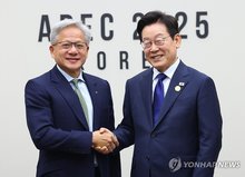 President Lee Jae Myung (R) shakes hands with Nvidia Corp. CEO Jensen Huang during their meeting on the sidelines of the Asia-Pacific Economic Cooperation summit in the southeastern city of Gyeongju, 275 kilometers southeast of Seoul, on Oct. 31, 2025. (Yonhap)