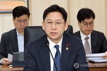 Science Minister Bae Kyung-hoon speaks during a ministerial-level government meeting in the central city of Sejong on Dec. 16, 2025. (Yonhap)