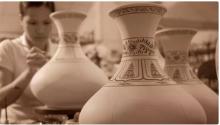 Bat Trang ceramic products not only serve people in their daily life, but also have high aesthetic value thanks to the amazing craftsmanship and artisans' creativity. (Photo: nhandan.vn)