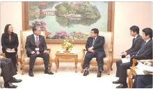 Deputy Prime Minister Nguyen Chi Dung (R) and Chairman of Japan’s International Friendship Exchange Council Onoi Yoshiki at their meeting in Hanoi on March 10. (Photo: VNA)