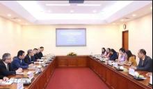 The meeting between Vietnam News Agency General Director Vu Viet Trang and Chen Jianwen, Editor-in-Chief of the People's Daily of China, in Hanoi on March 24. (Photo: VNA)