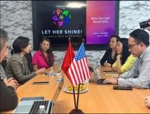 At the roundtable jointly held by the Vietnamese trade office and Let Her Shine. (Photo: VNA)