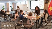 Teachers and students at the Vietnamese language class in New York. (Photo: VNA)