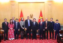 rom right: Nguyen Xuan Thang (5th), Politburo member, President of the Ho Chi Minh National Academy of Politics, and Chairman of the Central Theory Council, Swedish Ambassador to Vietnam Johan Ndisi (6th) and other participants at the working session in Hanoi on February 19. (Photo: VNA)