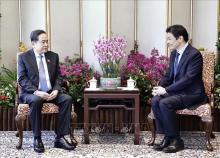 Vietnamese NA Chairman meets with Singaporean PM