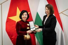 Vietnamese diplomat honoured with Hungarian Officer’s Cross of Merit