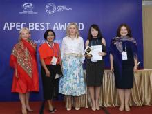 Hoang Minh Nhat (second from right), founder of the Minh Nhat bread chain, was recognised in the category of “​highest growth potential” (Photo: VNA)