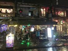 Bars in Hoi An must not bother local people and visitors with noise and disorder. (Photo: tuoitre.vn)