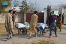 KSrelief Distributes 695 Food Baskets in Pakistan