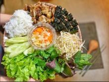 Vietnamese bun cha is introduced at the Francophonie cuisine festival in Singapore. (Photo: VNA) 