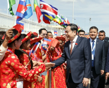 The farewell ceremony for NA Chairman Tran Thanh Man at Pochentong International Airport, Phnom Penh, Cambodia (Photo: VNA)