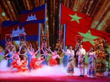 An art performance celebrating Vietnam-Cambodia ties (Photo: VNA)