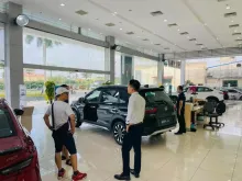 Vietnam’s auto market surges in February, VinFast leads sales