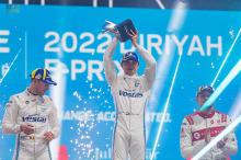 Dutch Driver Nyck de Vries Wins 1st Round of Diriyah Formula E-Prix 2022