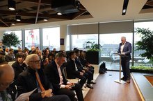 The London forum attracts a large number of participants. (Photo: VNA)