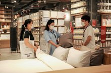 For the first seven months, the total revenue at current prices was estimated at 3.99 quadrillion VND, up 9.3% year-on-year. (Photo: VNA)