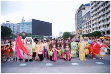 Nguyen Hue pedestrian street in HCM City's District 1 hosts many entertainment and cultural activities (Photo: nld.com.vn)