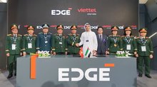 The Viettel Military Industry and Telecoms Group inks an MoU with EDGE Group of the UAE at the Dubai Airshow 2025 on November 17, 2025. (Photo: VNA)