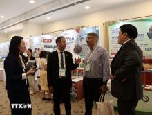 Representatives from businesses meet on the sidelines of the VIPO 2025. (Photo: VNA)