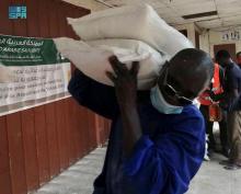 KSrelief Distributes 550 Ramadan Food Baskets in Chad