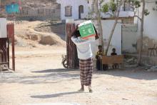 KSrelief Distributes over 80 Tons of Ramadan Food Baskets in Al-Mahrah, Yemen