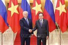 Vietnamese National Assembly Chairman Tran Thanh Man (R) and Chairman of the State Duma of the Federal Assembly of the Russian Federation Vyacheslav Volodin. (Photo: VNA)