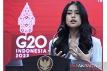 Indonesian G20 Presidency spokesperson team member Maudy Ayunda while delivering a statement on Youth 20 here on Thursday (June 16, 2022). (ANTARA/HO Biro Pers Sekretariat Presiden/FR)