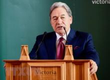 New Zealand’s Deputy Prime Minister and Minister of Foreign Affairs Winston Peters hails Vietnam's role in the signing of the Comprehensive and Progressive Agreement for Trans-Pacific Partnership (CPTPP) in Chile on March 8. (Photo: Xinhua/VNA)