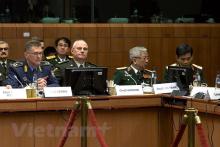 Deputy Defence Minister Sen. Lieut. Gen Nguyen Chi Vinh (Second from right) at the meeting of the European Union Military Committee at the level of EU Chiefs of Defence on November 21 (Photo: VNA)