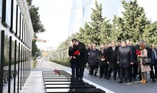 Turkish Vice President Cevdet Yılmaz pays tribute to Azerbaijani martyrs in Baku
